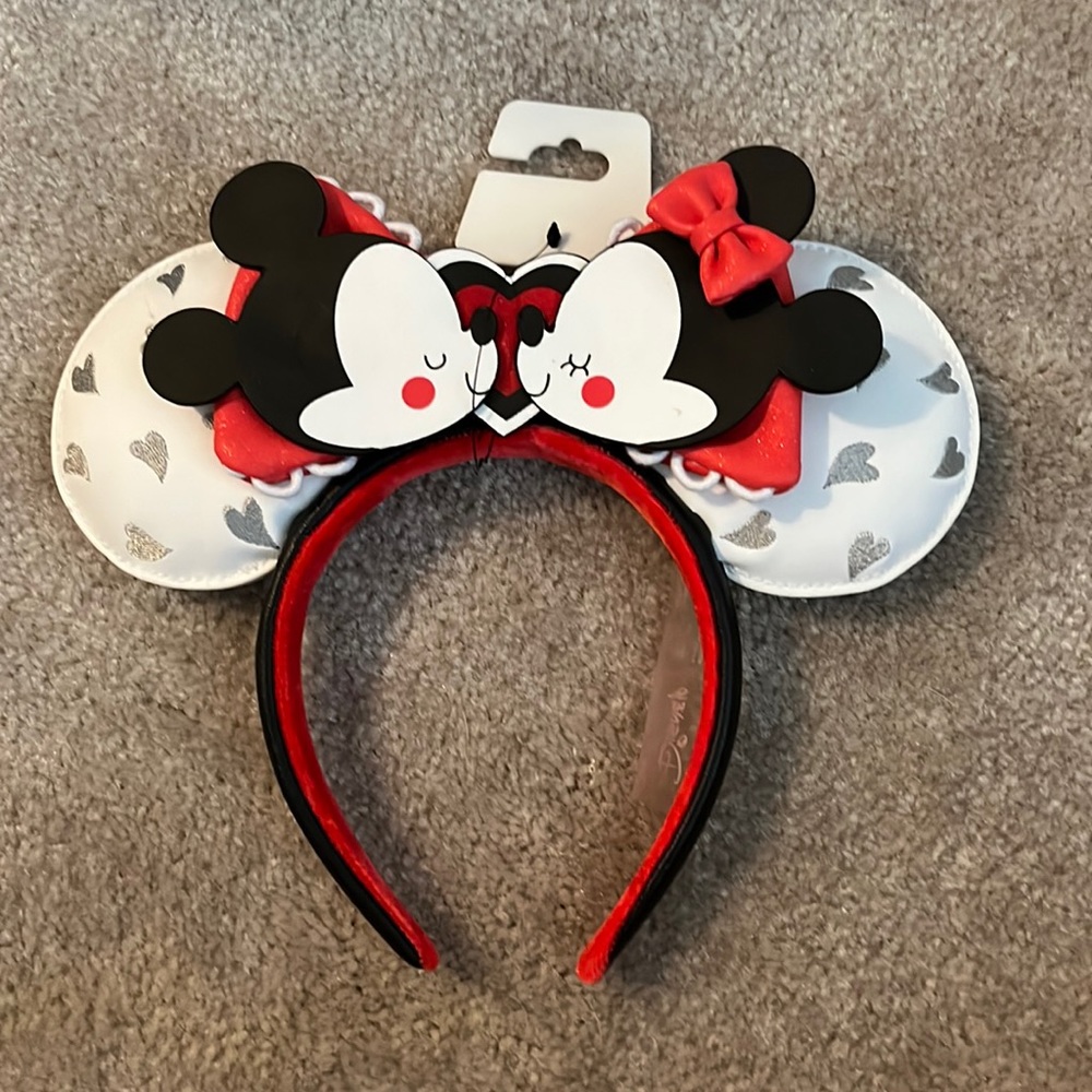 NWT Disney Loungefly Valentines Day Minnie Mouse Ears